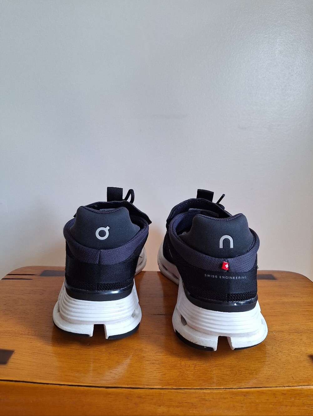 On Cloudnova Women's Black And White Size 10.5 - Picture 4 of 13